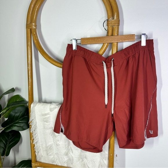 Mens Vuori Red Trail Shorts sz XL